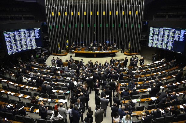 Quanto ganham os políticos eleitos do Brasil?